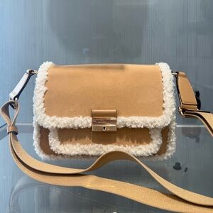 MICHAEL KORSBRADSHAW EANUTMD PKT MSGRLEATHER